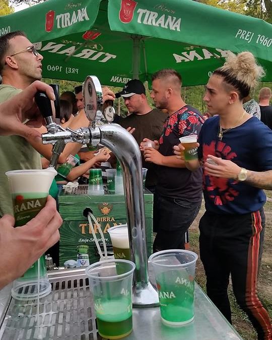 Festa e birrës mbyll siparin në Korçë, qytetarët: Birra Tirana me shijën më të mirë në vend